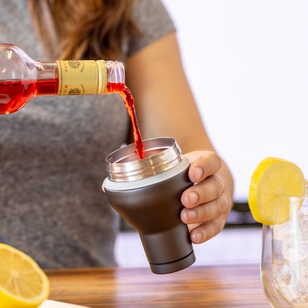 cocktail-shaker-lid-b2 Cocktail_Shaker_lifestyle_2_b714e13d-dd84-4844-956f-11cddc294041.png